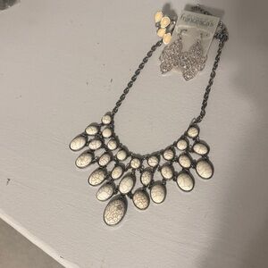 Francesca's Collections Cream and Silver Necklace Set